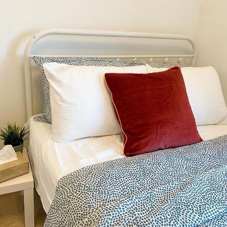 Elegant Rooms In Shared Townhouse Next To Beach Уитби Екстериор снимка