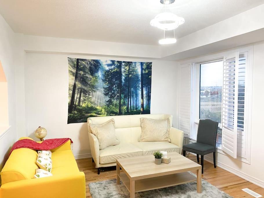 Elegant Rooms In Shared Townhouse Next To Beach Уитби Екстериор снимка