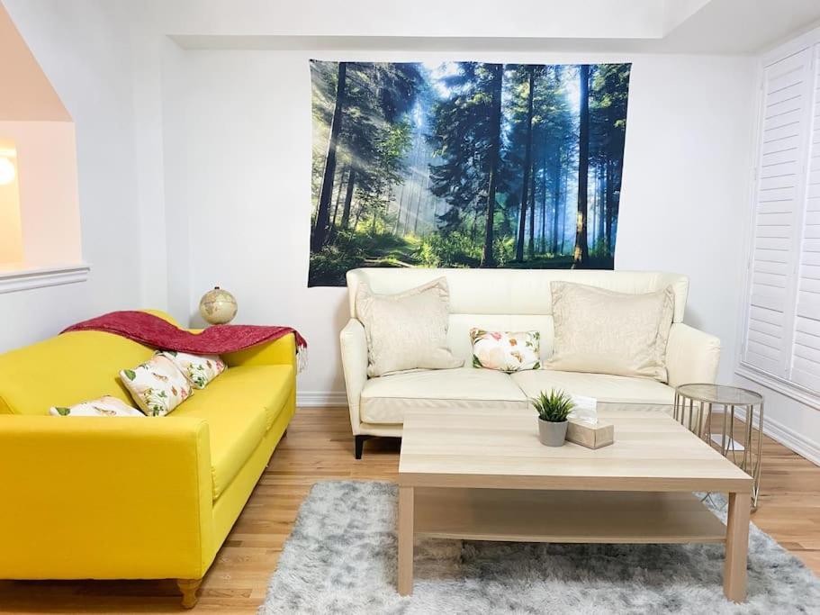 Elegant Rooms In Shared Townhouse Next To Beach Уитби Екстериор снимка