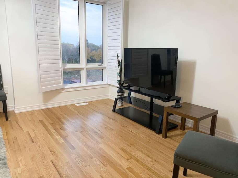 Elegant Rooms In Shared Townhouse Next To Beach Уитби Екстериор снимка