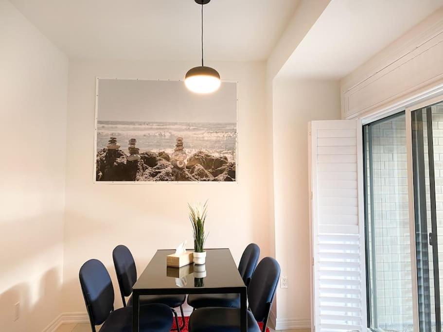 Elegant Rooms In Shared Townhouse Next To Beach Уитби Екстериор снимка