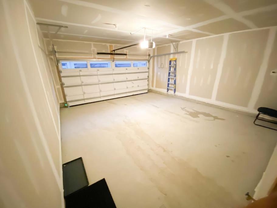 Elegant Rooms In Shared Townhouse Next To Beach Уитби Екстериор снимка