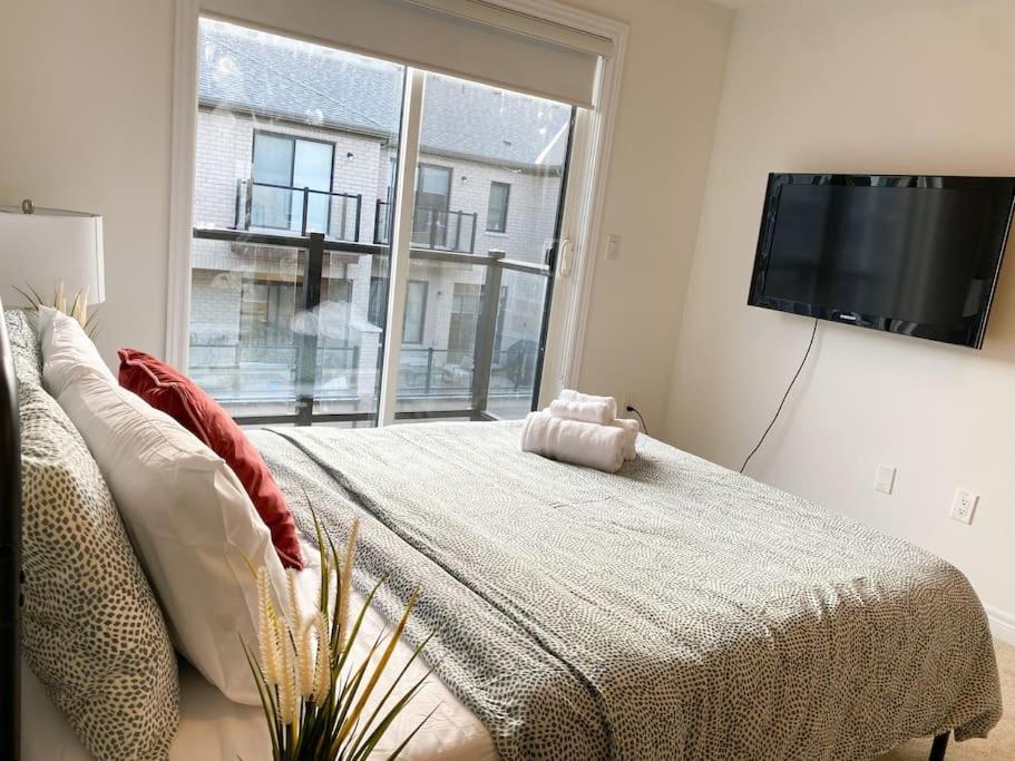 Elegant Rooms In Shared Townhouse Next To Beach Уитби Екстериор снимка