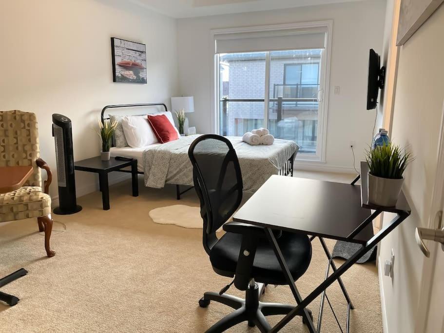 Elegant Rooms In Shared Townhouse Next To Beach Уитби Екстериор снимка