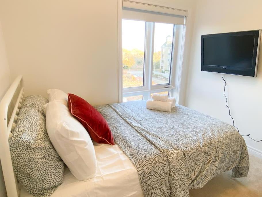 Elegant Rooms In Shared Townhouse Next To Beach Уитби Екстериор снимка