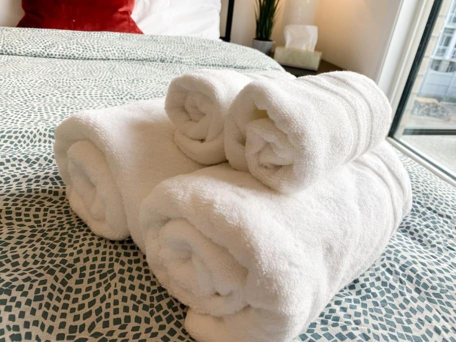 Elegant Rooms In Shared Townhouse Next To Beach Уитби Екстериор снимка