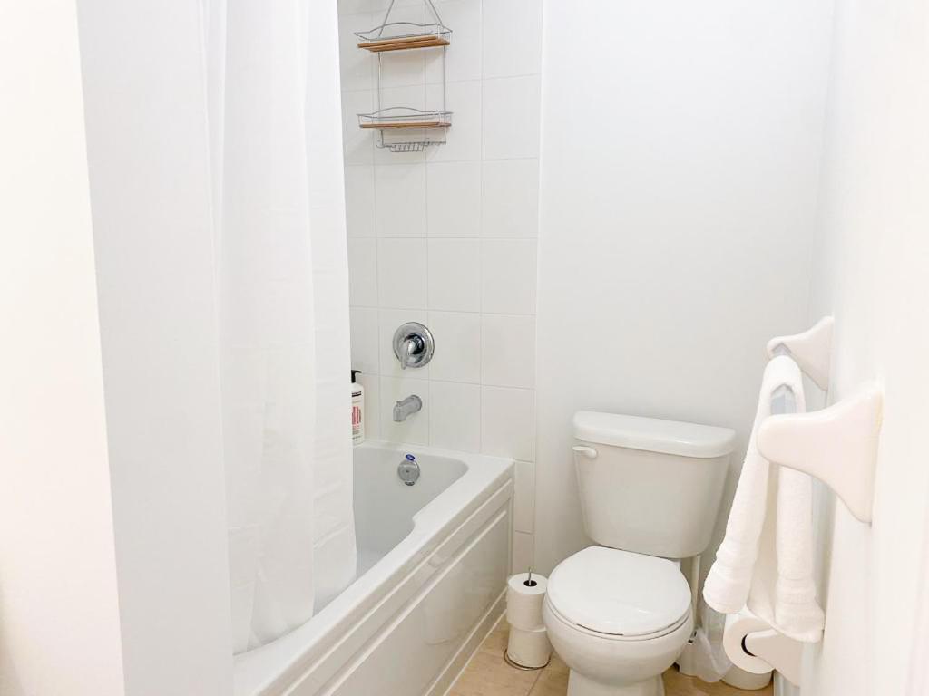Elegant Rooms In Shared Townhouse Next To Beach Уитби Екстериор снимка