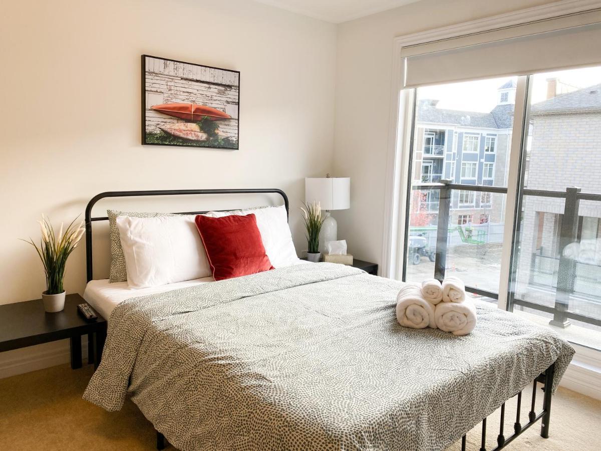 Elegant Rooms In Shared Townhouse Next To Beach Уитби Екстериор снимка