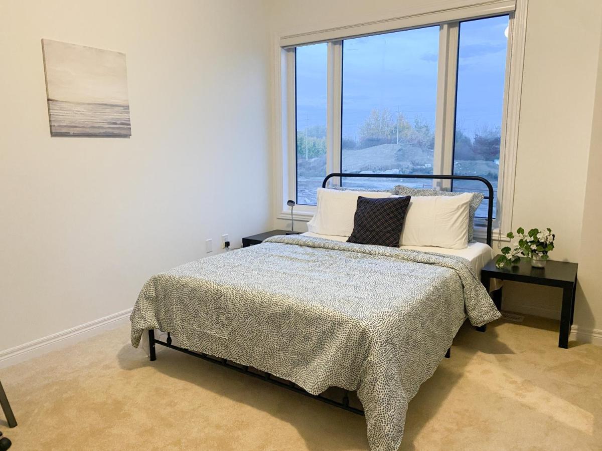 Elegant Rooms In Shared Townhouse Next To Beach Уитби Екстериор снимка