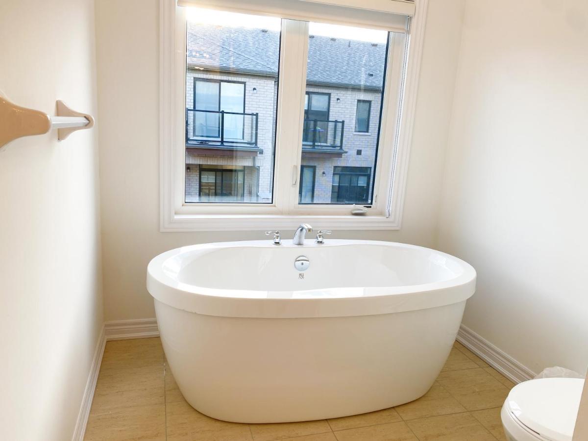 Elegant Rooms In Shared Townhouse Next To Beach Уитби Екстериор снимка