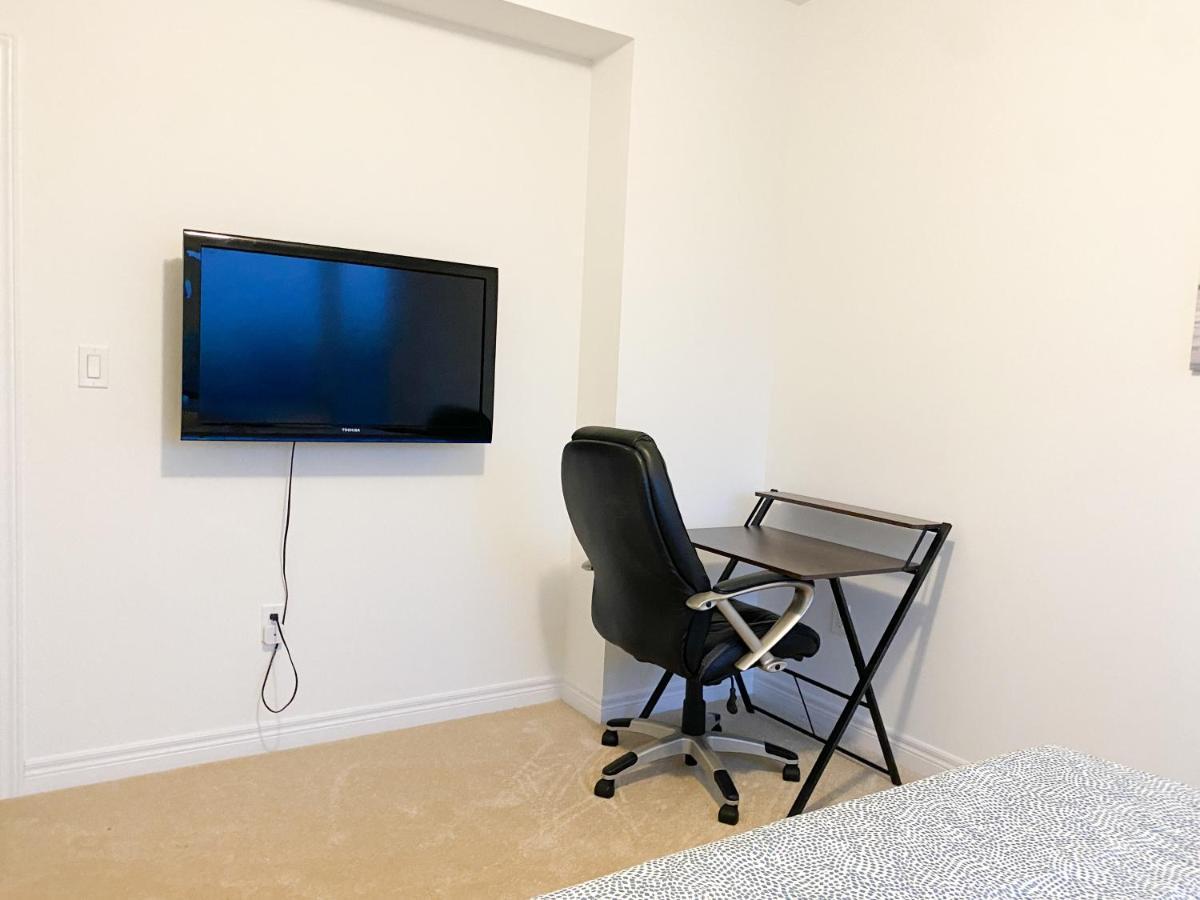 Elegant Rooms In Shared Townhouse Next To Beach Уитби Екстериор снимка